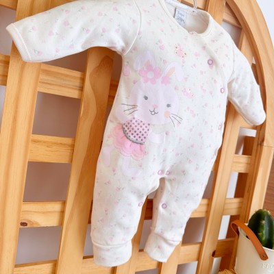 Macacão Trape Zape - Coelhinha Fofinha - Off White e Rosa